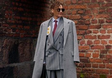 Originales abrigos grises que las mujeres mayores de 50 años prefieren para estilizar un look invernal